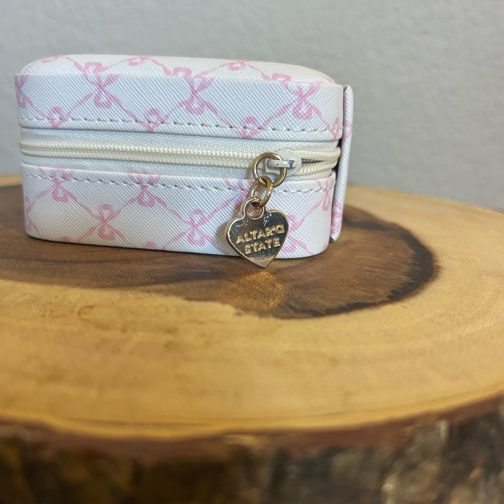 Altar'd State Pink Bow Accessory Case - Picture 3 of 5